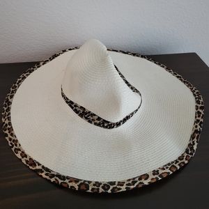 Leopard Beach hat
